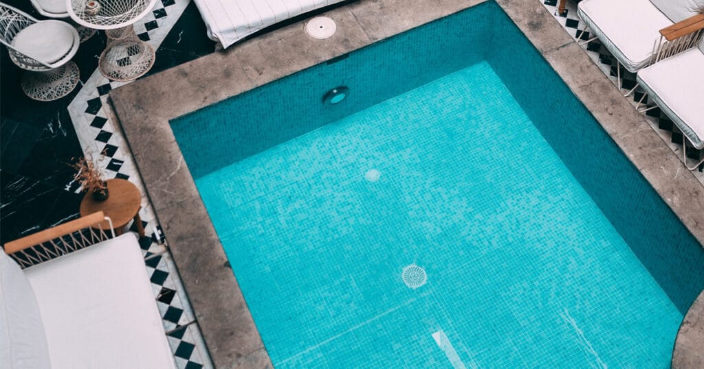 bonde de fond piscine grille vidange aspiration nettoyage