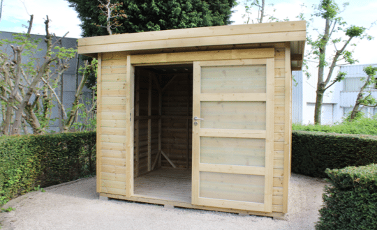 Abri traditionnel en bois