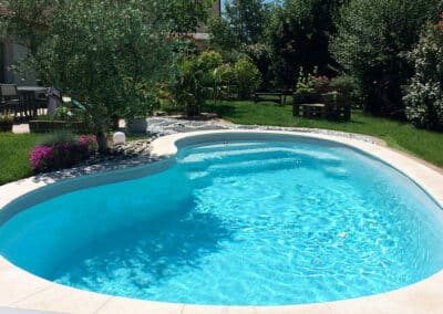 piscine forme haricot cornaline