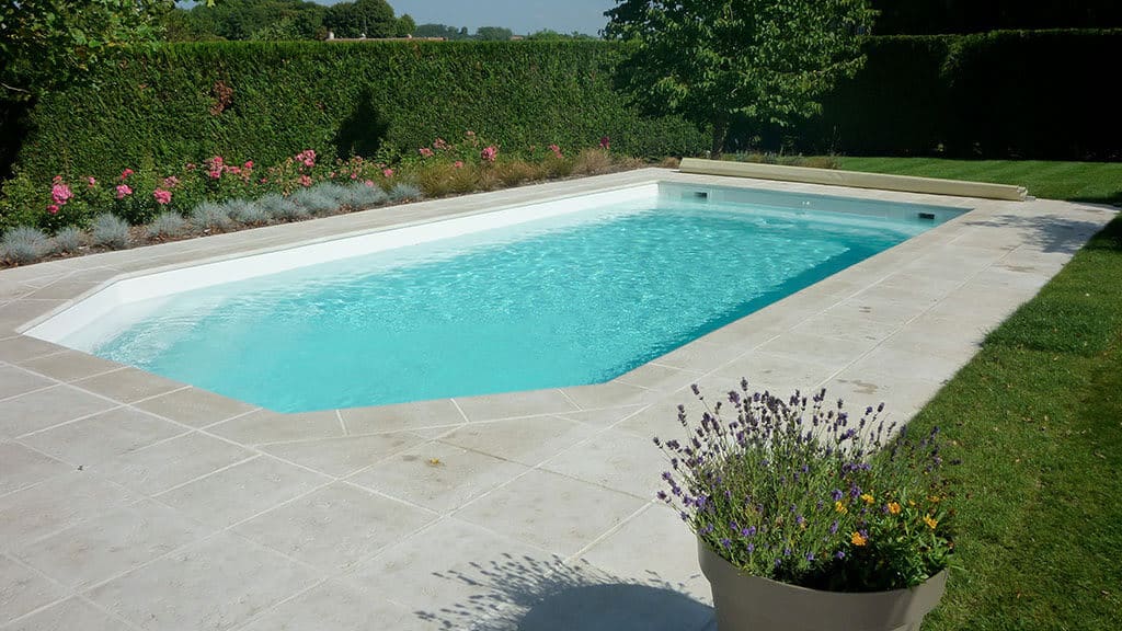 tanzanite piscine coque design